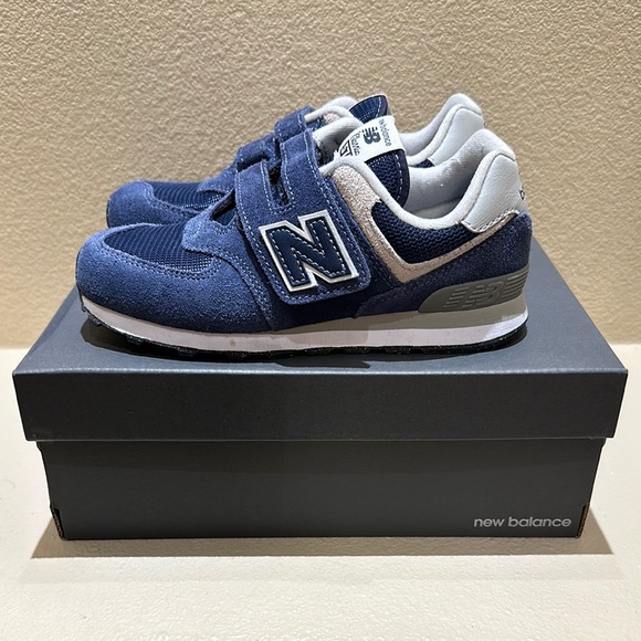 Boys New Balance 574 Core Hook & Loop Shoes - Picture 1 of 4
